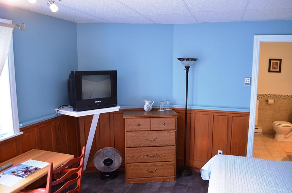Auberge William Wakeham Gaspe Room photo