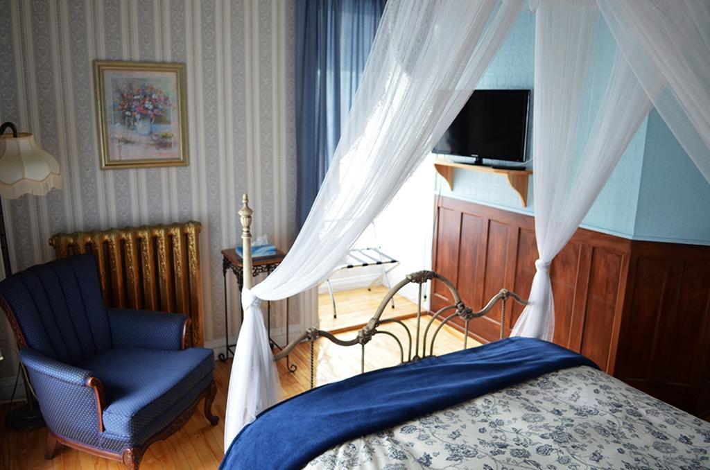 Auberge William Wakeham Gaspe Room photo
