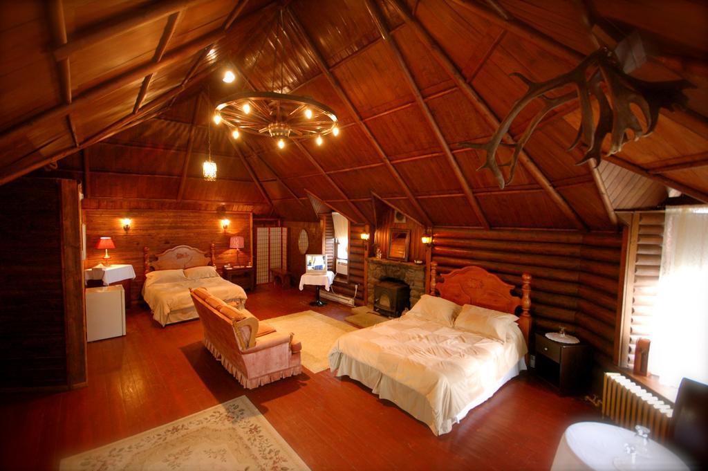 Auberge William Wakeham Gaspe Room photo