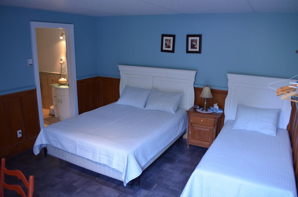 Auberge William Wakeham Gaspe Room photo